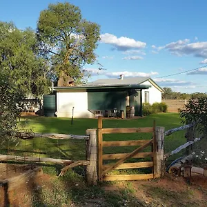 charleville-bush-cottage.queenslandhotels.net/